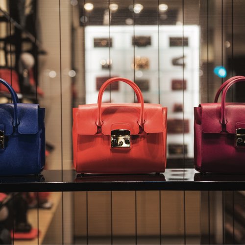 Retail display of purses